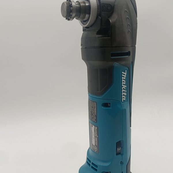 MULTI HERRAMIENTA OSCILANTE INALAMBRICA MAKITA XMT03Z